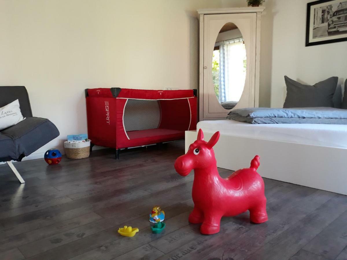Schoene Einzimmer Wohnung Zwischen Bodensee Und Allgaeu ノイキルヒ エクステリア 写真
